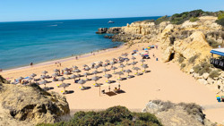 As melhores praias portuguesas para conhecer neste Verão